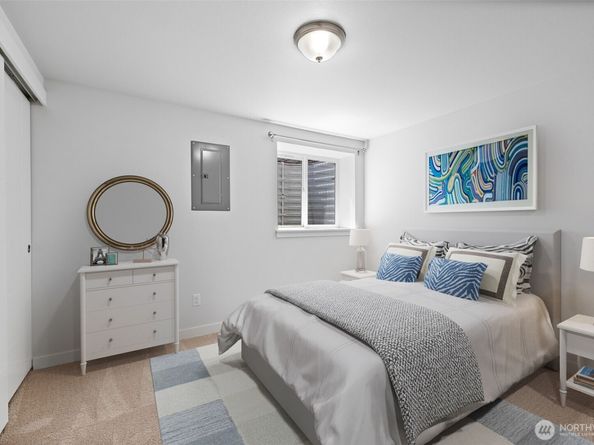 911 N 104th Street A, Seattle WA 98133
