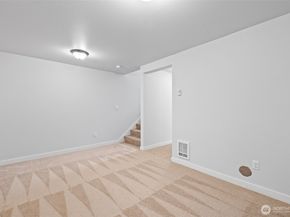 911 N 104th Street A, Seattle WA 98133