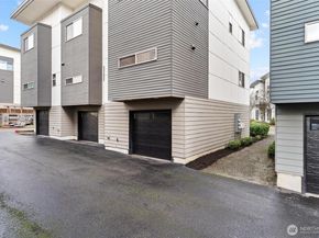 4290 S Greenbelt Station Drive, Seattle WA 98118