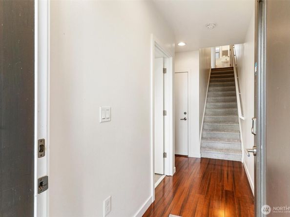 4290 S Greenbelt Station Drive, Seattle WA 98118