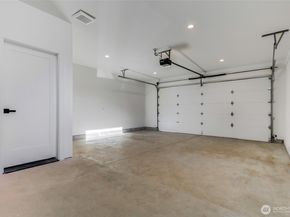 10618 E Riverside Dr, Bothell WA 98011