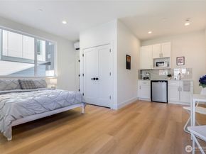 10618 E Riverside Dr, Bothell WA 98011