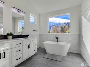 10618 E Riverside Dr, Bothell WA 98011