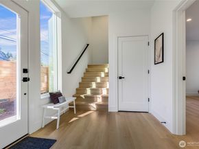 10618 E Riverside Dr, Bothell WA 98011