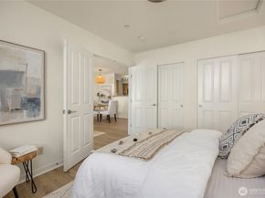 300 NE High School Road 403, Bainbridge Island WA 98110