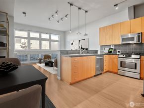 17 W Mercer Street 217, Seattle WA 98119