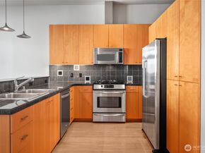 17 W Mercer Street 217, Seattle WA 98119