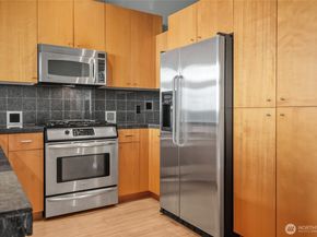 17 W Mercer Street 217, Seattle WA 98119