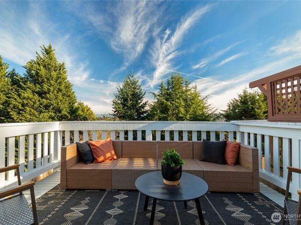 3026 26th Avenue W, Seattle WA 98199