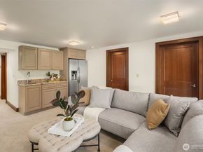 10250 SE 21st Street, Bellevue WA 98004