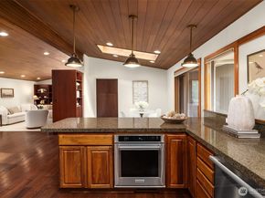 10250 SE 21st Street, Bellevue WA 98004