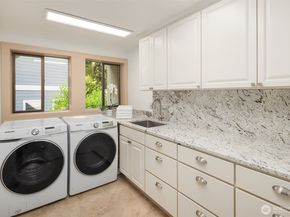 10250 SE 21st Street, Bellevue WA 98004