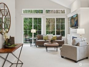 120 Newport Way NW 9, Issaquah WA 98027