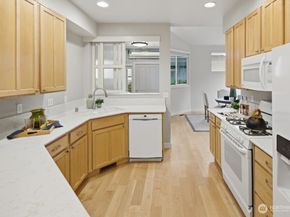 120 Newport Way NW 9, Issaquah WA 98027