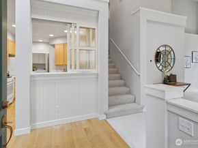 120 Newport Way NW 9, Issaquah WA 98027