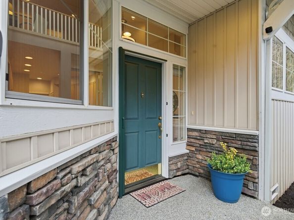 120 Newport Way NW 9, Issaquah WA 98027