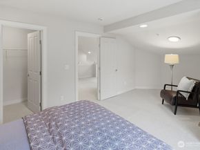 120 Newport Way NW 9, Issaquah WA 98027