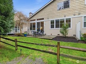 120 Newport Way NW 9, Issaquah WA 98027