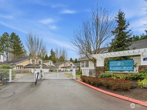 120 Newport Way NW 9, Issaquah WA 98027