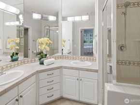 120 Newport Way NW 9, Issaquah WA 98027