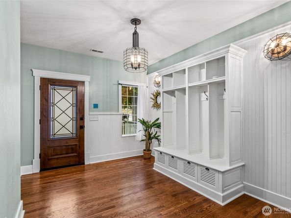 9510 9th Avenue NW, Seattle WA 98117