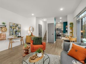 541 S Cloverdale St B, Seattle WA 98108