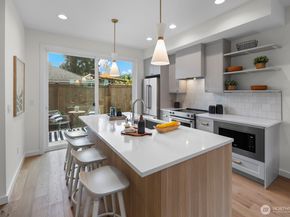 10043 8th Avenue NW B, Seattle WA 98177