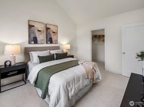 10043 8th Avenue NW B, Seattle WA 98177