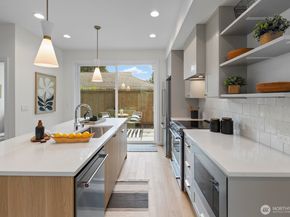 10043 8th Avenue NW B, Seattle WA 98177