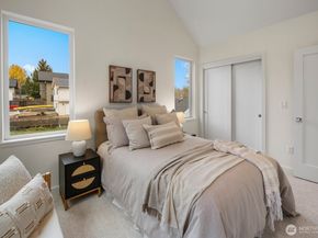 10043 8th Avenue NW B, Seattle WA 98177