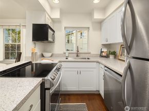 2740 118th Avenue SE 202, Bellevue WA 98005