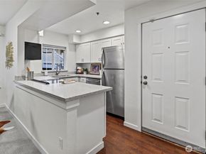 2740 118th Avenue SE 202, Bellevue WA 98005