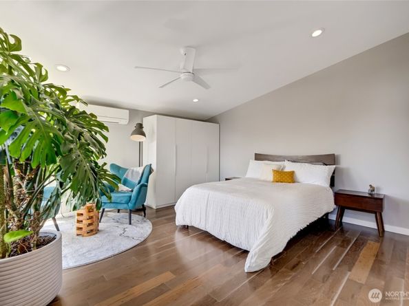 10045 9th Avenue SW, Seattle WA 98146