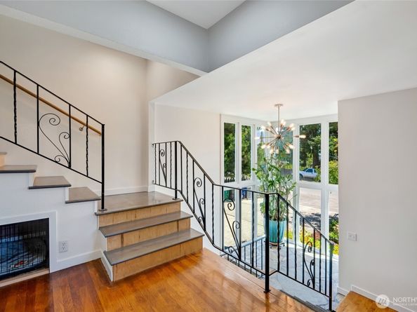 10045 9th Avenue SW, Seattle WA 98146