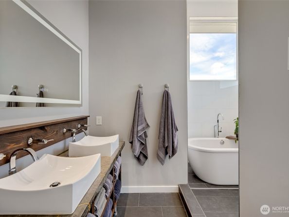 10045 9th Avenue SW, Seattle WA 98146