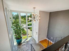 10045 9th Avenue SW, Seattle WA 98146