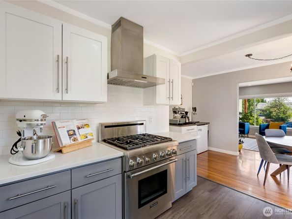 10045 9th Avenue SW, Seattle WA 98146