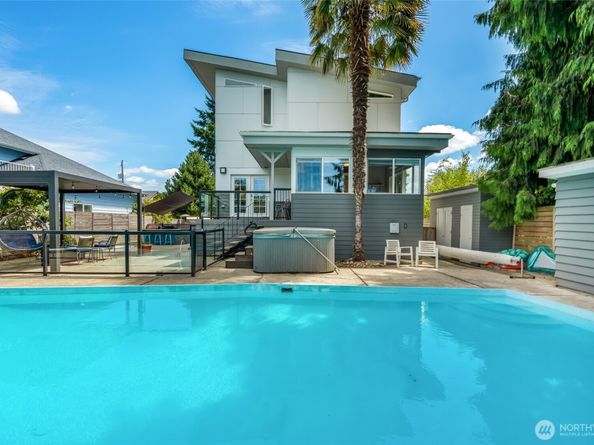 10045 9th Avenue SW, Seattle WA 98146