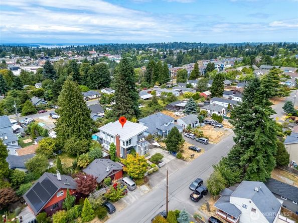 10045 9th Avenue SW, Seattle WA 98146