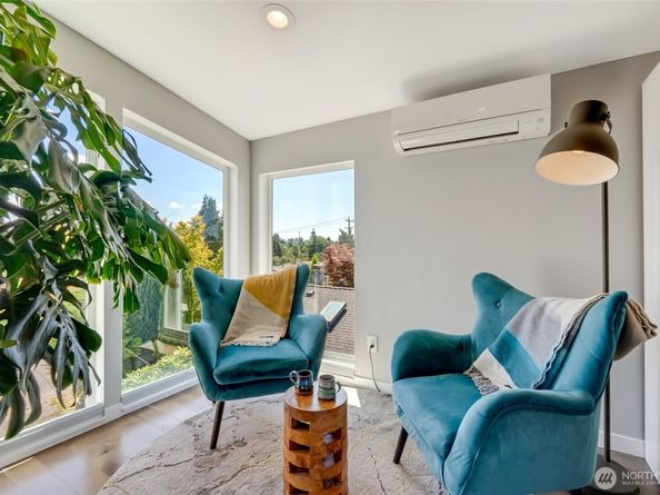 10045 9th Avenue SW, Seattle WA 98146