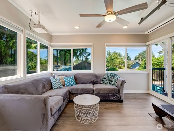 10045 9th Avenue SW, Seattle WA 98146