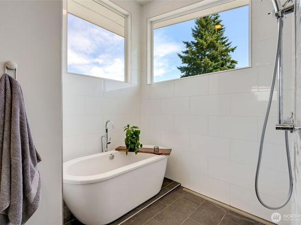 10045 9th Avenue SW, Seattle WA 98146