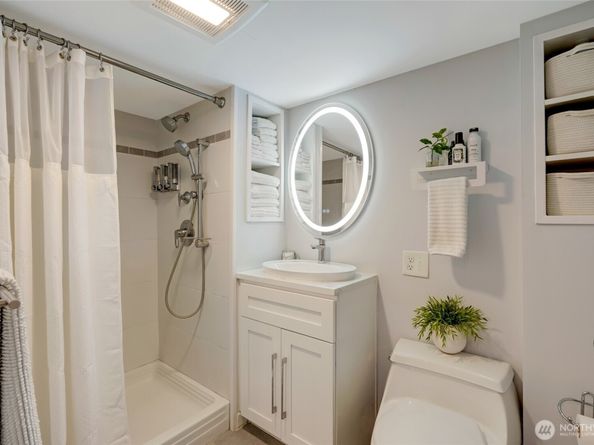 10045 9th Avenue SW, Seattle WA 98146