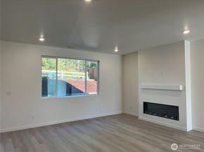 1936 NW Meadowview Drive 10, Poulsbo WA 98370