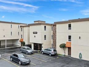 2625 13th Avenue W 302, Seattle WA 98119