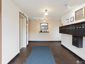 2625 13th Avenue W 302, Seattle WA 98119