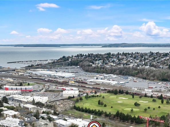 2625 13th Avenue W 302, Seattle WA 98119