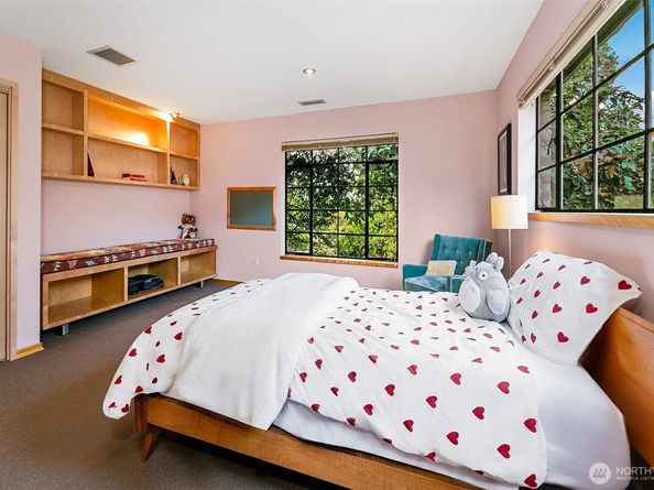 7503 Fairway Drive NE, Seattle WA 98115