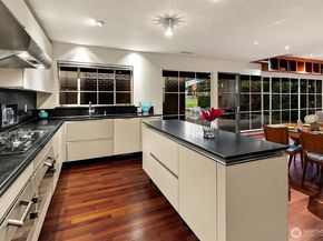 7503 Fairway Drive NE, Seattle WA 98115