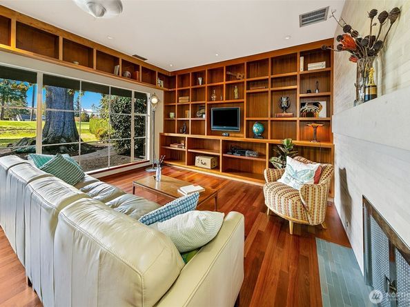 7503 Fairway Drive NE, Seattle WA 98115